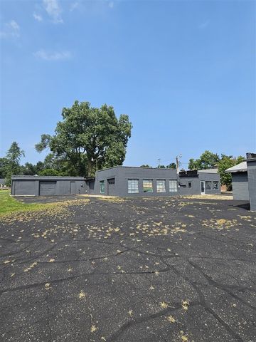 1044 Cooper Street, Jackson, MI 49202