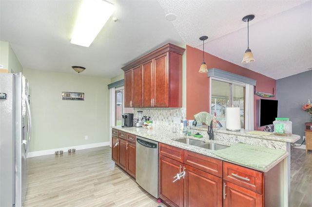 808 OLD BARN ROAD, Orlando, FL 32825