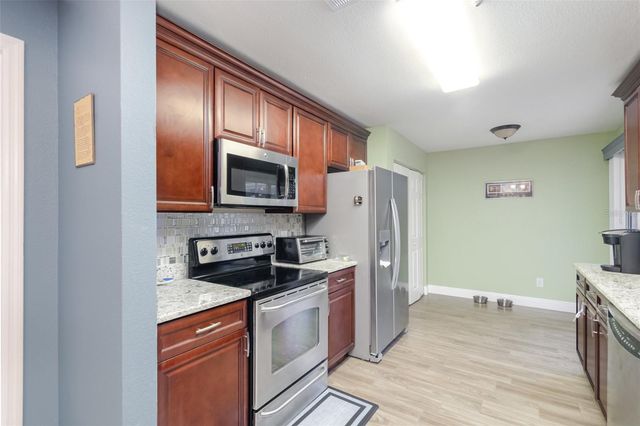 808 OLD BARN ROAD, Orlando, FL 32825