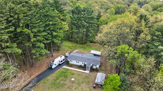 733 Pine Woods Road, Schaghticoke, NY 12121