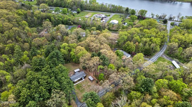 733 Pine Woods Road, Schaghticoke, NY 12121