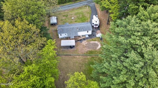 733 Pine Woods Road, Schaghticoke, NY 12121
