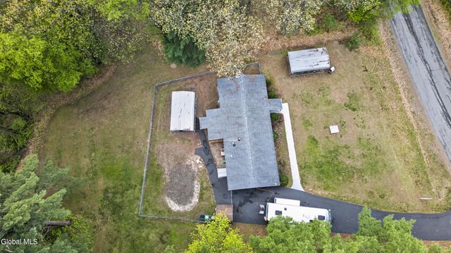 733 Pine Woods Road, Schaghticoke, NY 12121