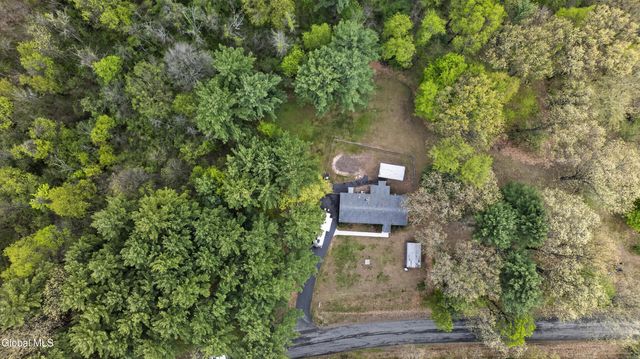 733 Pine Woods Road, Schaghticoke, NY 12121
