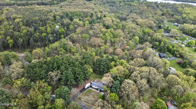 733 Pine Woods Road, Schaghticoke, NY 12121