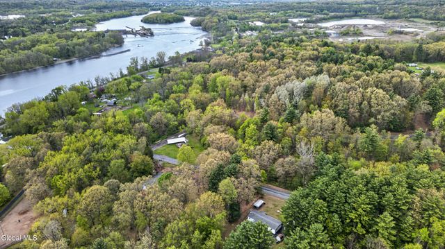 733 Pine Woods Road, Schaghticoke, NY 12121