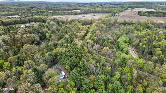 733 Pine Woods Road, Schaghticoke, NY 12121