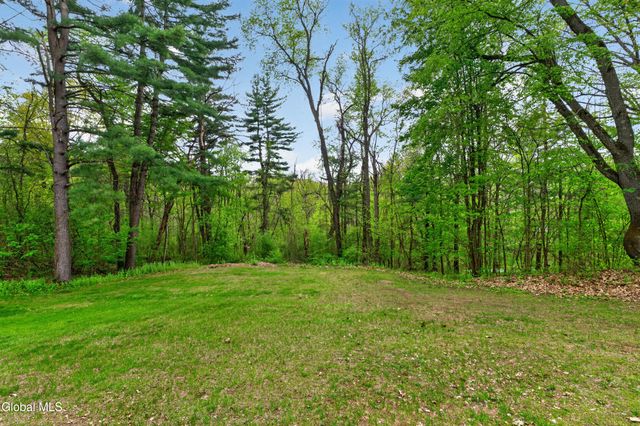 733 Pine Woods Road, Schaghticoke, NY 12121