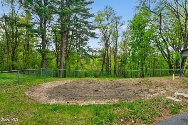 733 Pine Woods Road, Schaghticoke, NY 12121