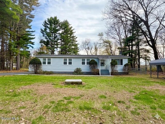 733 Pine Woods Road, Schaghticoke, NY 12121