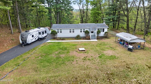 733 Pine Woods Road, Schaghticoke, NY 12121