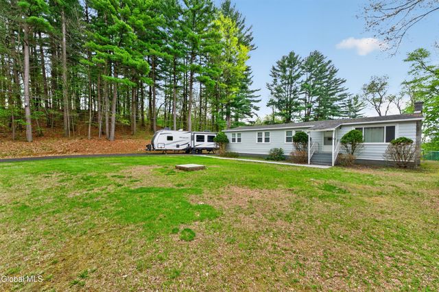 733 Pine Woods Road, Schaghticoke, NY 12121