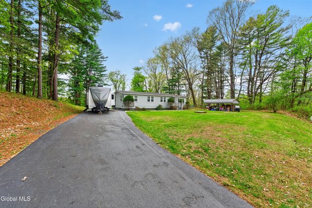 733 Pine Woods Road, Schaghticoke, NY 12121
