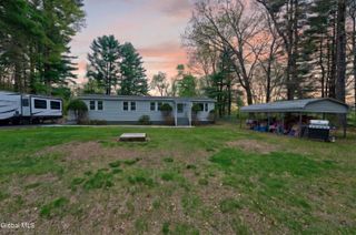 733 Pine Woods Road, Schaghticoke, NY 12121
