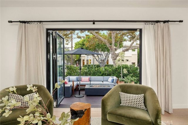 800 N N Formosa, Los Angeles, CA 90046