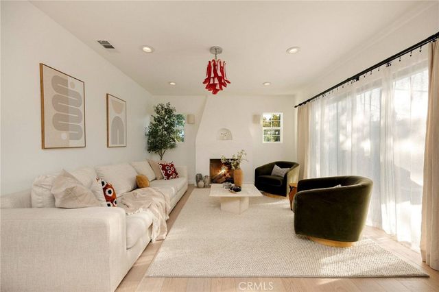 800 N N Formosa, Los Angeles, CA 90046