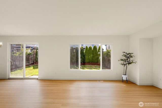 24241 SE 10th Place, Sammamish, WA 98075