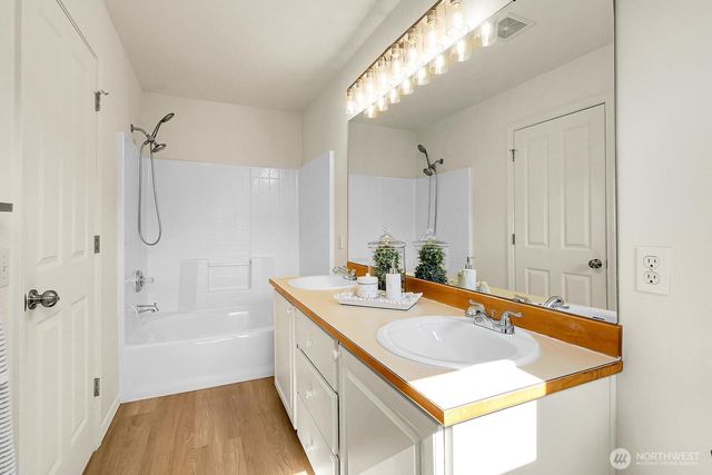 24241 SE 10th Place, Sammamish, WA 98075