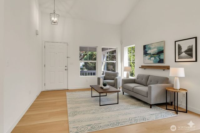 24241 SE 10th Place, Sammamish, WA 98075