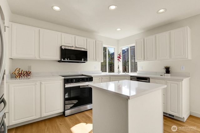 24241 SE 10th Place, Sammamish, WA 98075