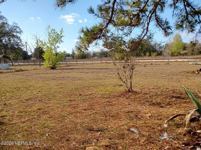 100 MAHOGANY Lane, Interlachen, FL 32148
