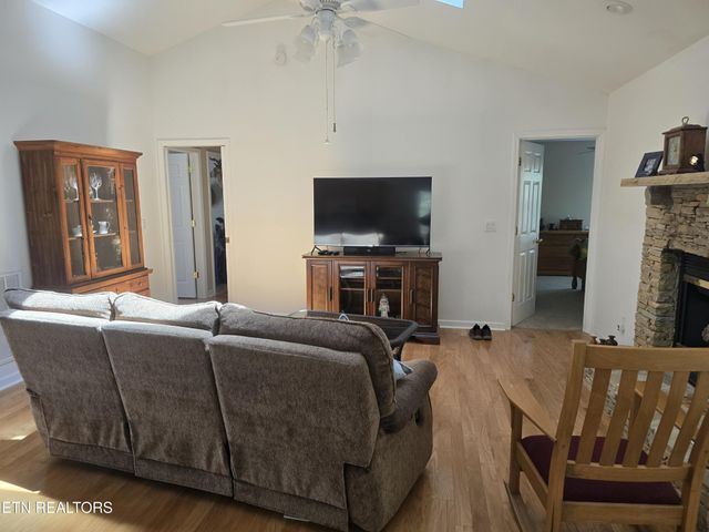 106 Lafayette Point, Crossville, TN 38558