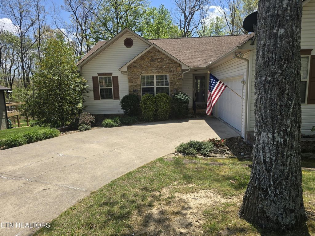 106 Lafayette Point, Crossville, TN 38558