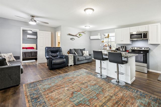 239 Fishermans Trail, Huntsville, TX 77320