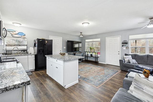 239 Fishermans Trail, Huntsville, TX 77320