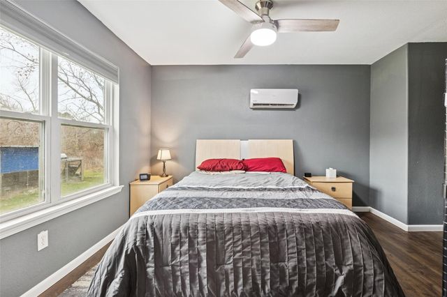 239 Fishermans Trail, Huntsville, TX 77320