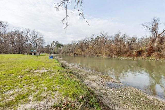 239 Fishermans Trail, Huntsville, TX 77320