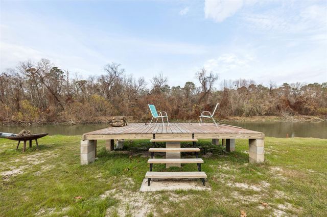 239 Fishermans Trail, Huntsville, TX 77320