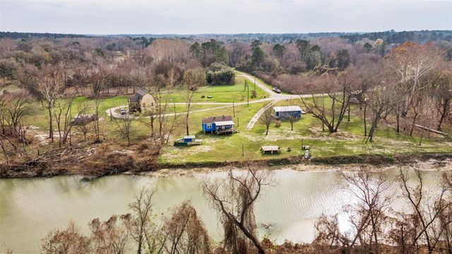 239 Fishermans Trail, Huntsville, TX 77320