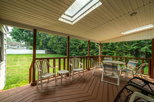 15 Buhl Lane, East Northport, NY 11731