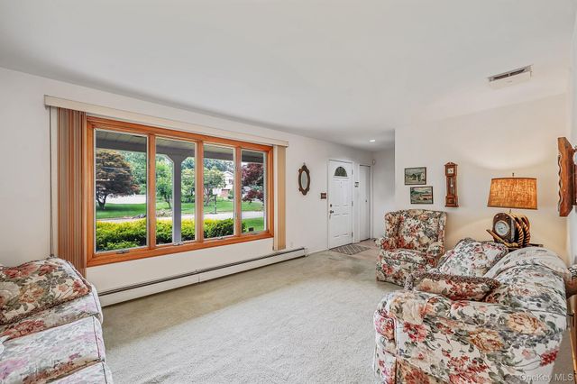 15 Buhl Lane, East Northport, NY 11731