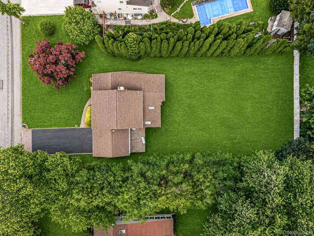 15 Buhl Lane, East Northport, NY 11731
