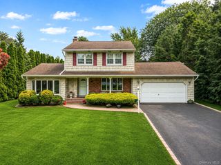 15 Buhl Lane, East Northport, NY 11731