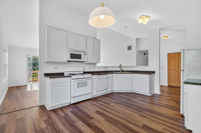 24038 W Walnut Circle 24038, Plainfield, IL 60585