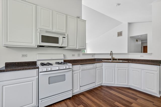 24038 W Walnut Circle 24038, Plainfield, IL 60585