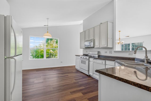 24038 W Walnut Circle 24038, Plainfield, IL 60585