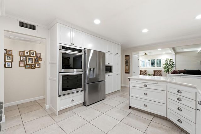1069 W Mesa Court, Fresno, CA 93711