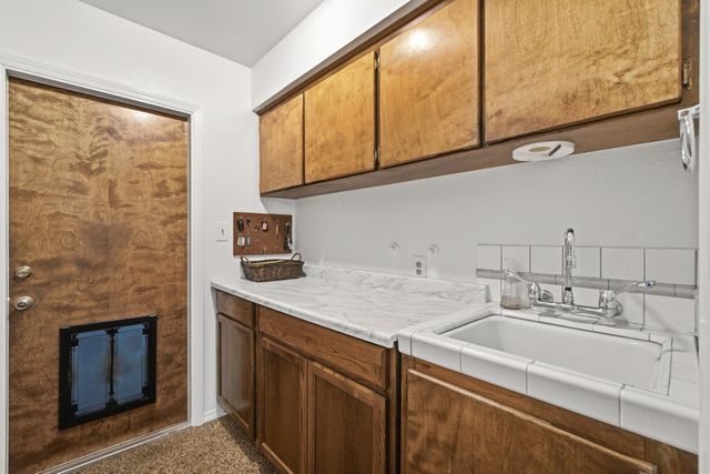 1069 W Mesa Court, Fresno, CA 93711