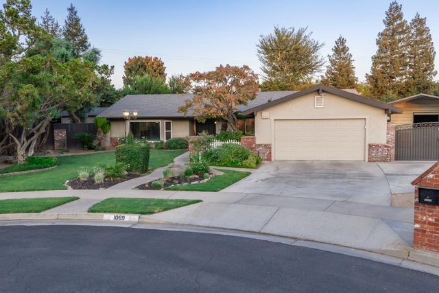 1069 W Mesa Court, Fresno, CA 93711
