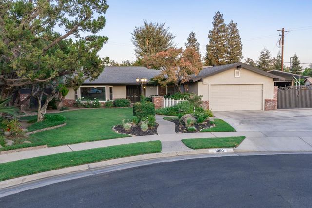1069 W Mesa Court, Fresno, CA 93711