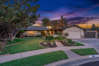 1069 W Mesa Court, Fresno, CA 93711