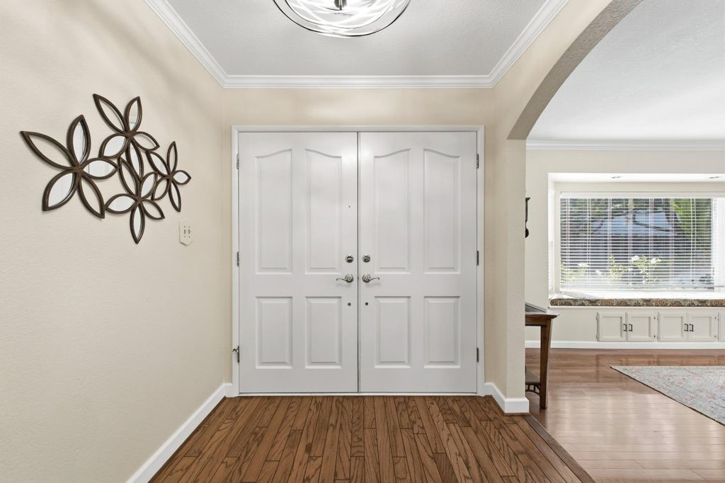 Image 11 of property listing at 1069 W Mesa Court, Fresno, CA 93711
