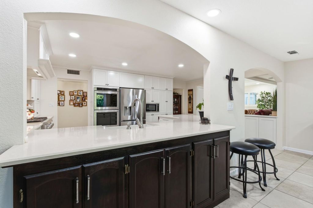 Image 20 of property listing at 1069 W Mesa Court, Fresno, CA 93711