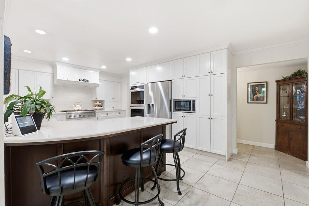 Image 21 of property listing at 1069 W Mesa Court, Fresno, CA 93711