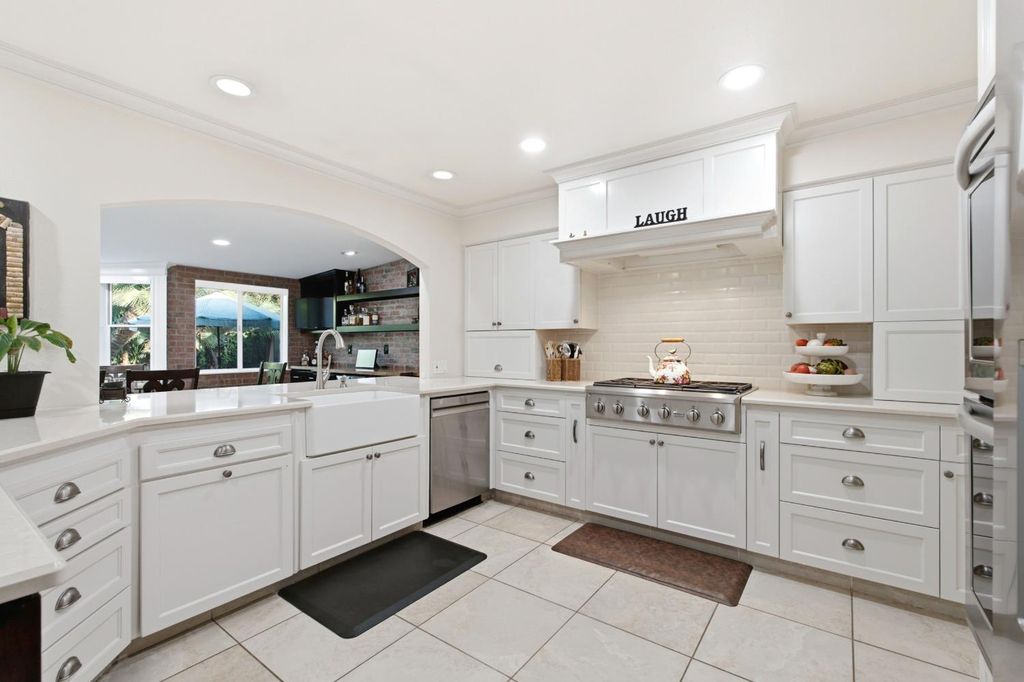 Image 22 of property listing at 1069 W Mesa Court, Fresno, CA 93711