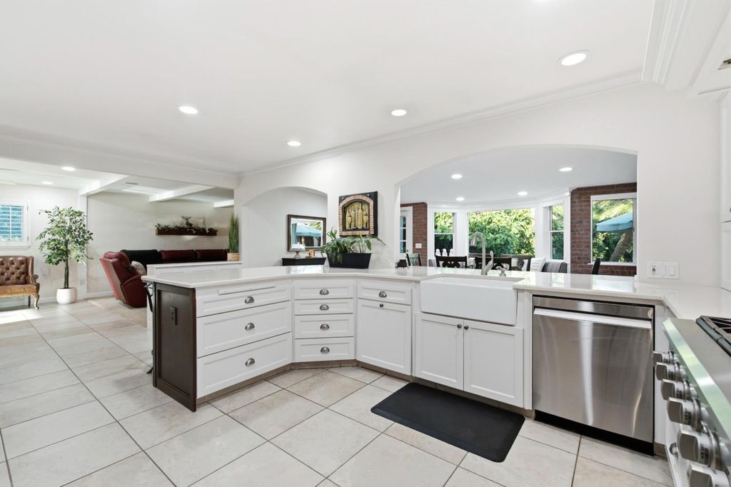 Image 23 of property listing at 1069 W Mesa Court, Fresno, CA 93711